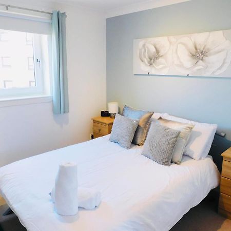 Beautiful 3 Bedroom Apt, Mins From Glasgow Airport, M8 & Sec Paisley Ngoại thất bức ảnh