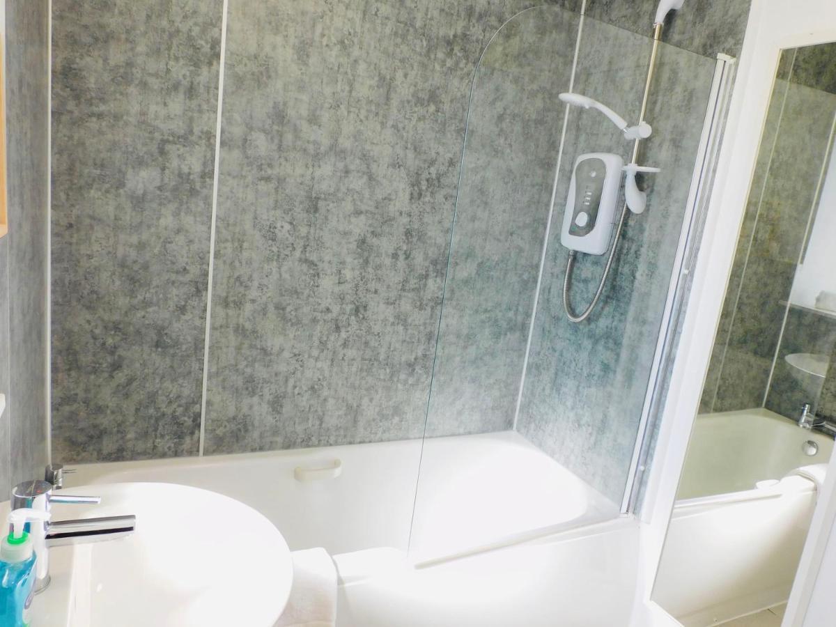 Beautiful 3 Bedroom Apt, Mins From Glasgow Airport, M8 & Sec Paisley Ngoại thất bức ảnh