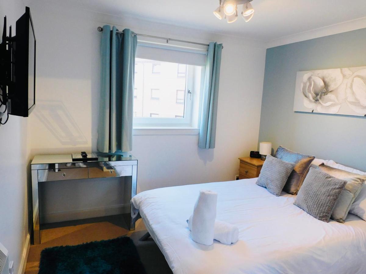 Beautiful 3 Bedroom Apt, Mins From Glasgow Airport, M8 & Sec Paisley Ngoại thất bức ảnh